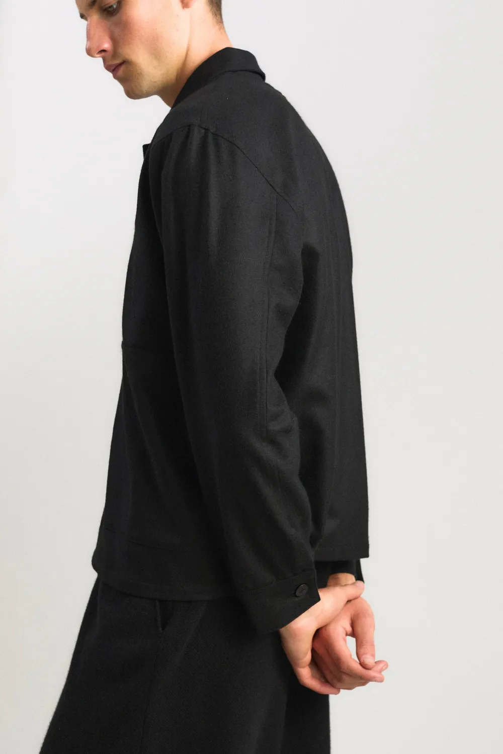 Oyuna Taru Hemdjacke Nero aus Kaschmir