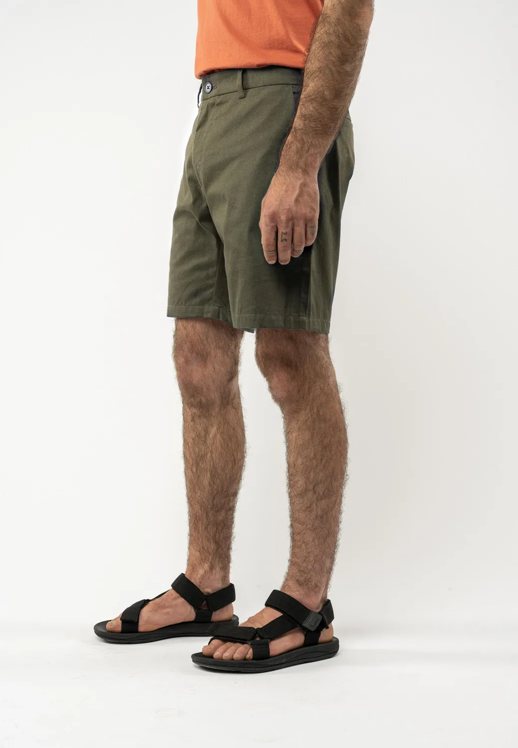 MELA NAVIN Shorts dark olive Bio-Baumwolltwill