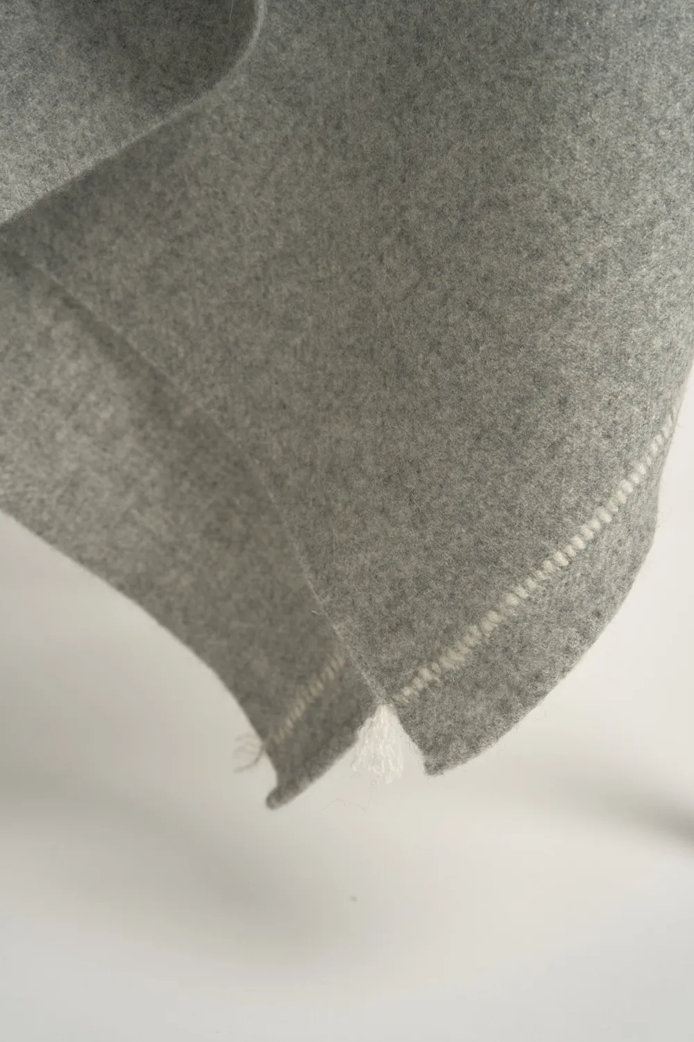 Oyuna Sabra Decke Soft Grey Webdecke glatt