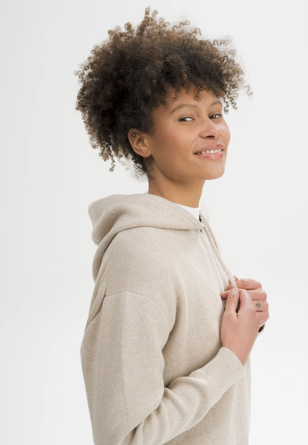 MELA JANISHA Strick-Kapuzenpullover Bio-Baumwolle