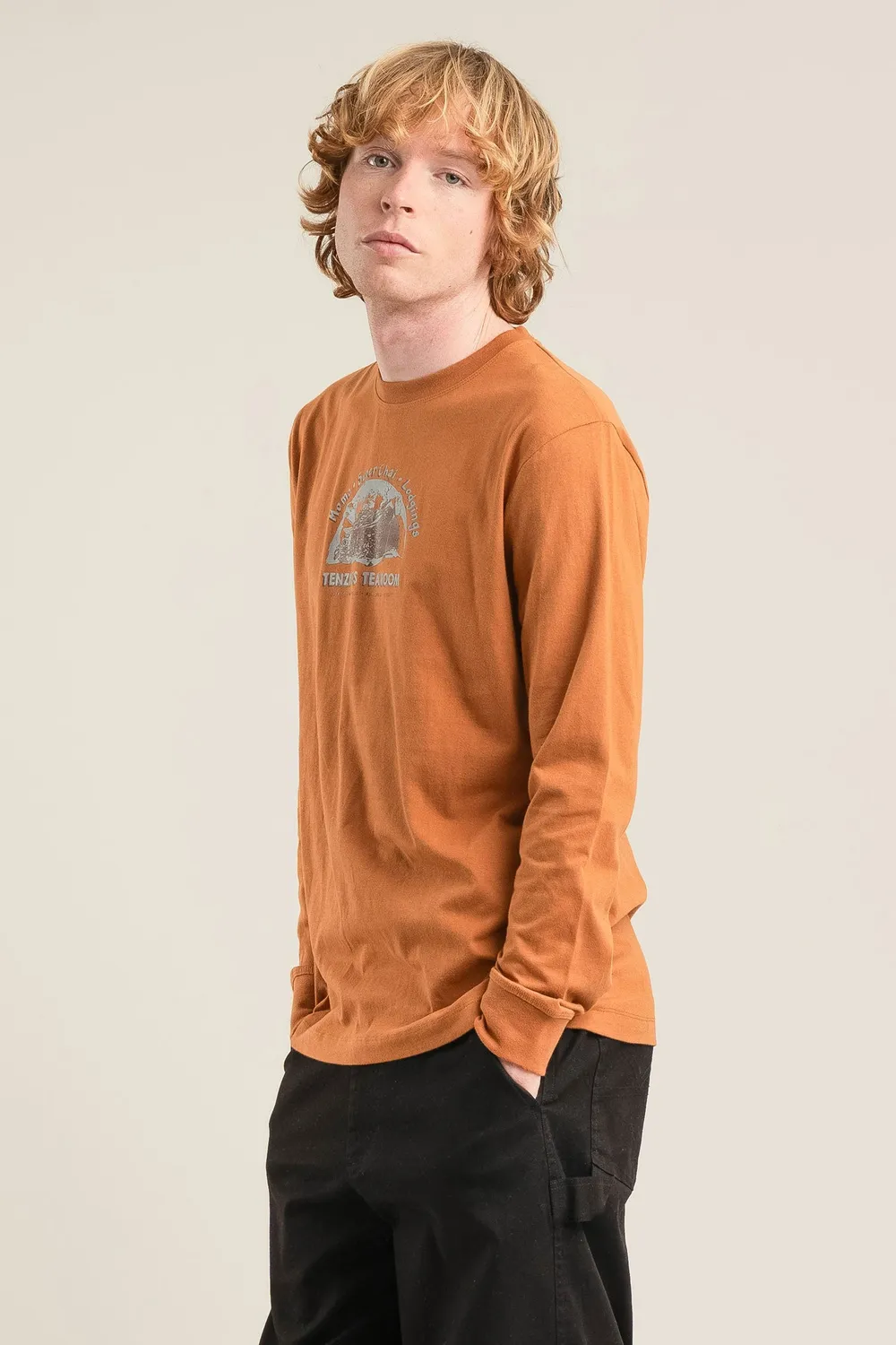 KOMODO TEAM ROOMS T-Shirt Herren Brass Bio-Baumwolle