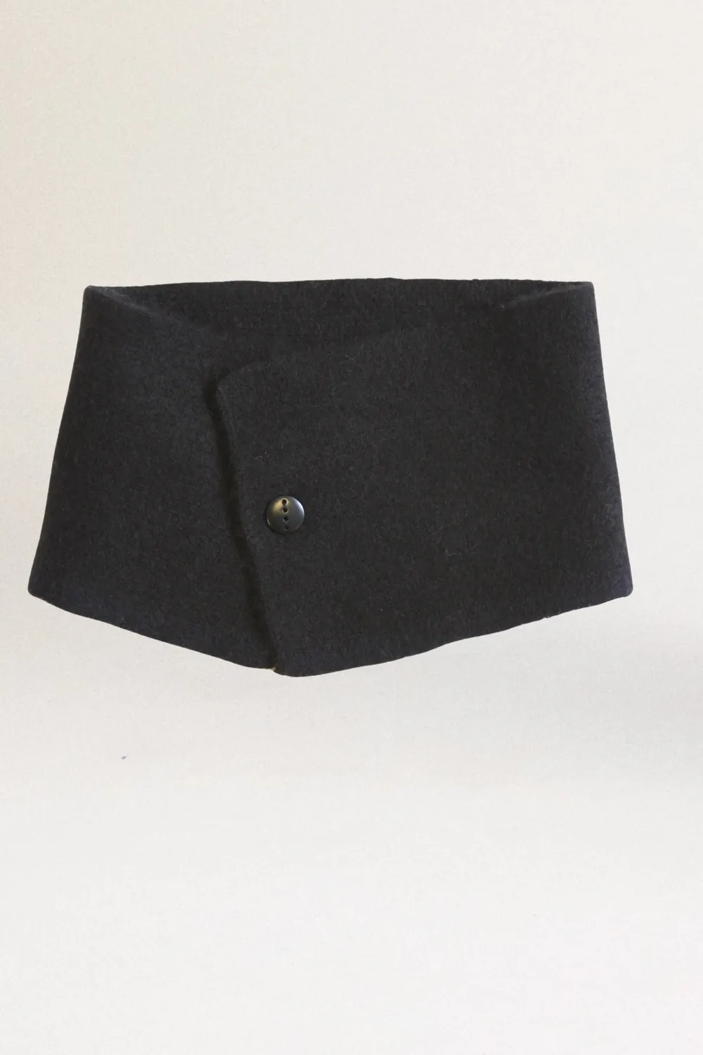 Oyuna Neku Neck Snood Loop Black & Ocean mit Knopf
