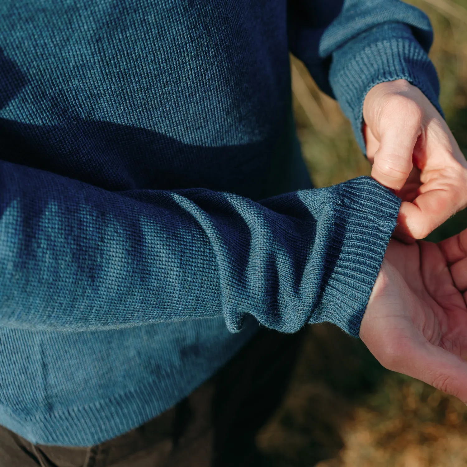 Langbrett Feinstrick Merinowolle Pullover marine fein