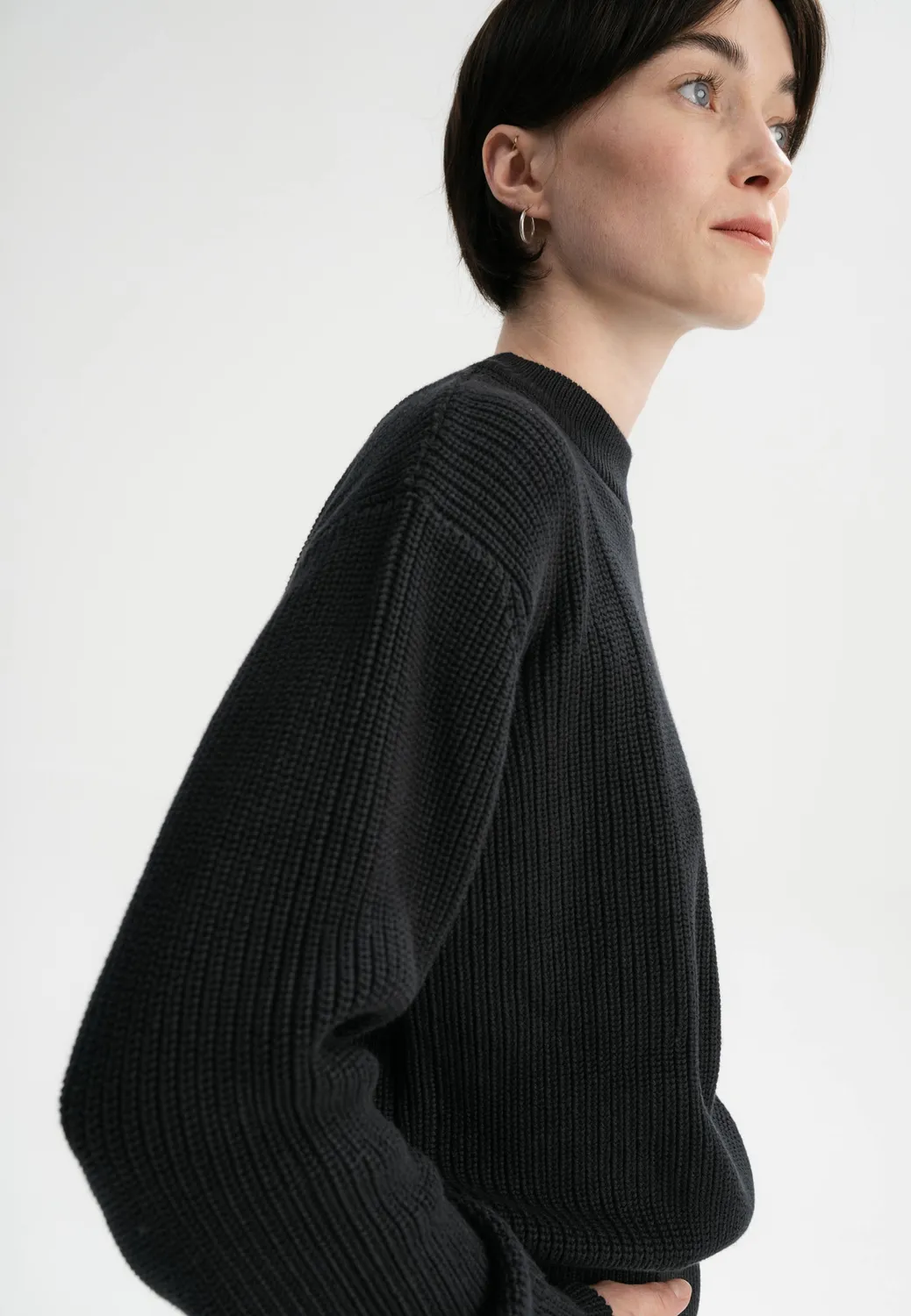 MELA MANIKA Pullover schwarz aus Bio-Baumwolle