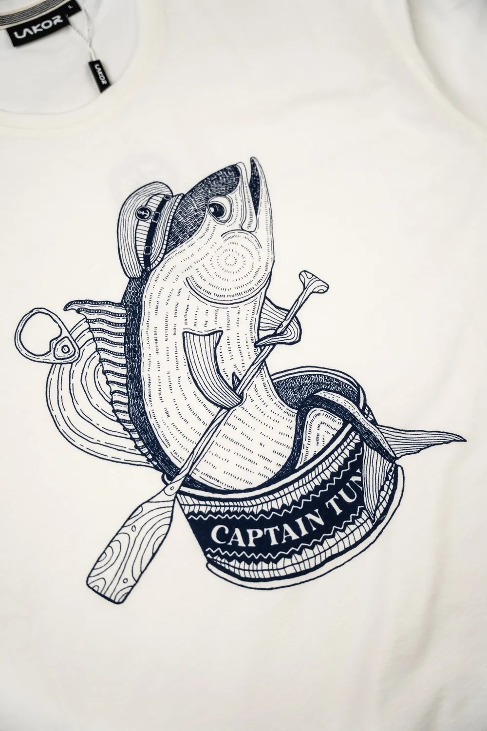 LAKOR Captain Tuna T-Shirt Star White Bio-Baumwolle
