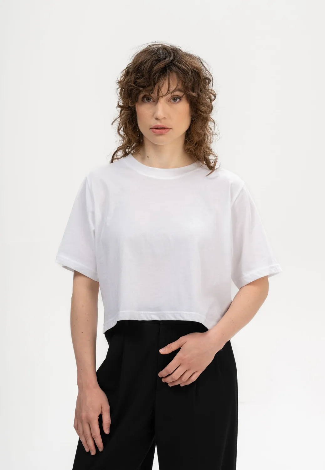 MELA DESNA Cropped T-Shirt weiß Bio-Baumwolle