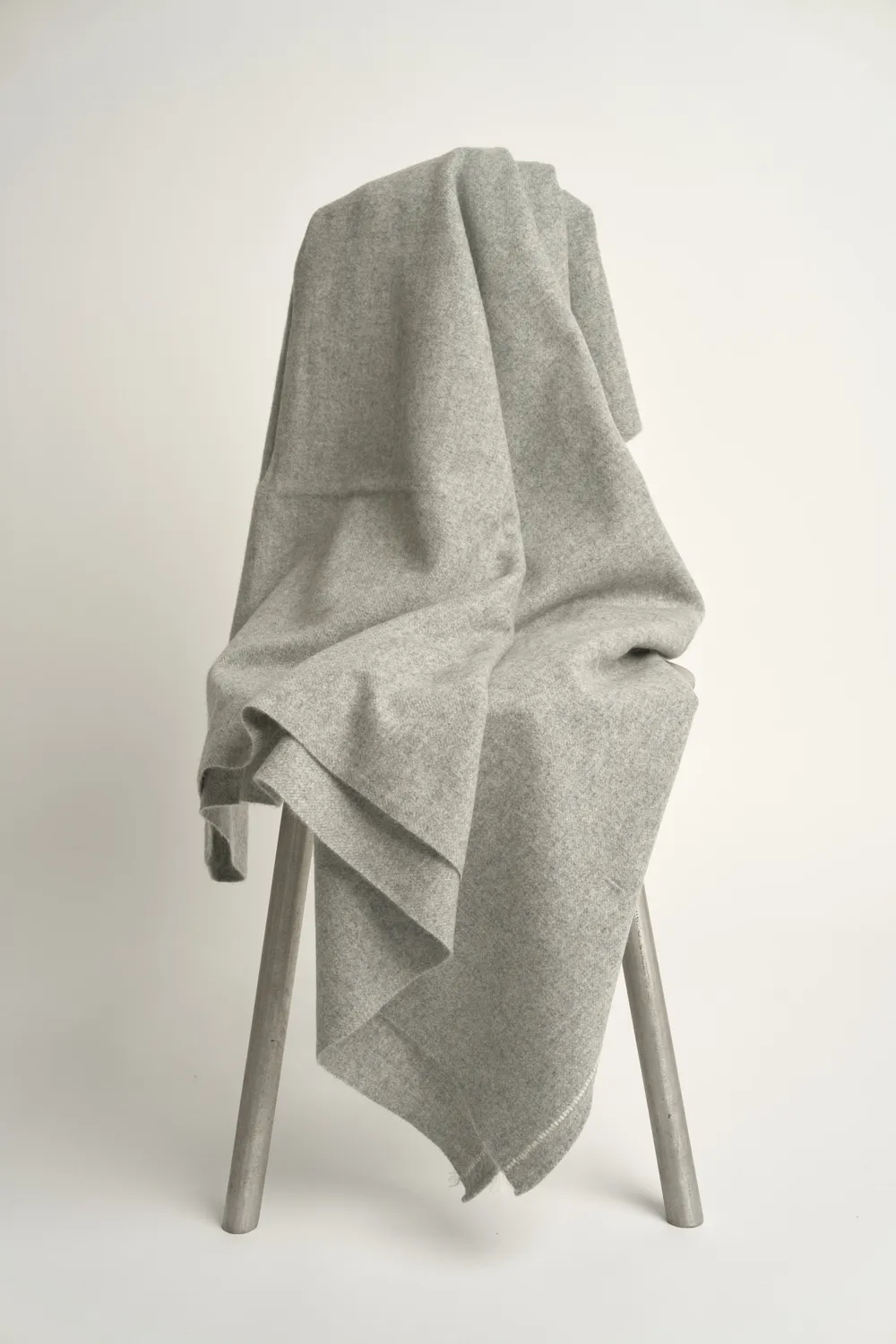Oyuna Sabra Decke Soft Grey Webdecke glatt