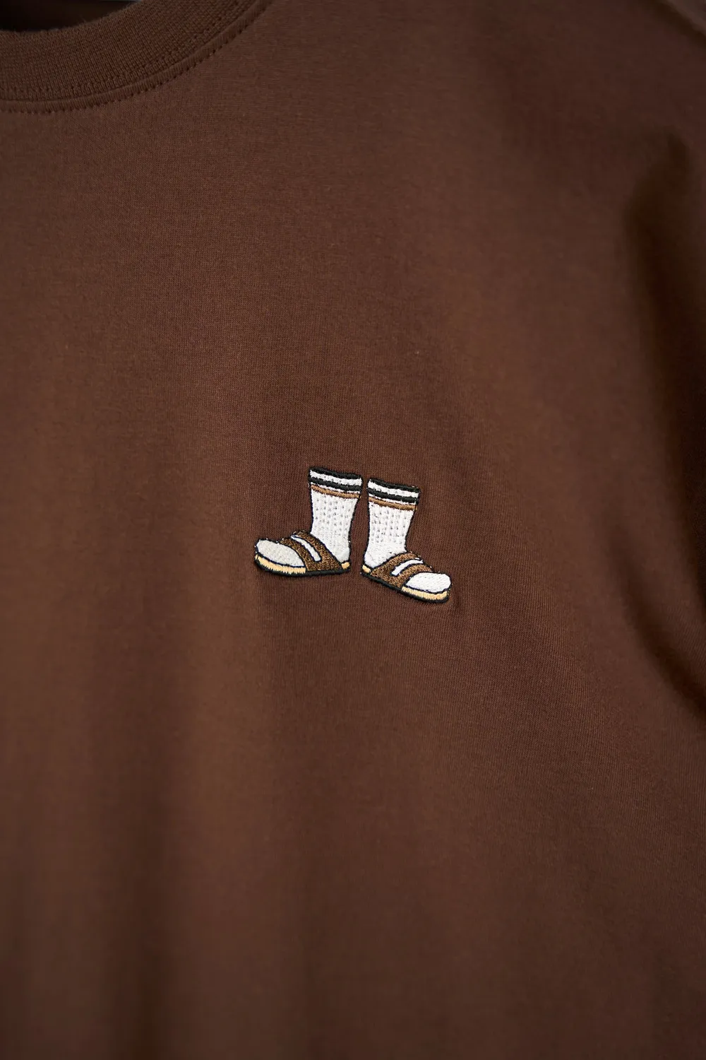 LAKOR Mini Socks & Sandals T-Shirt Chicory Coffee