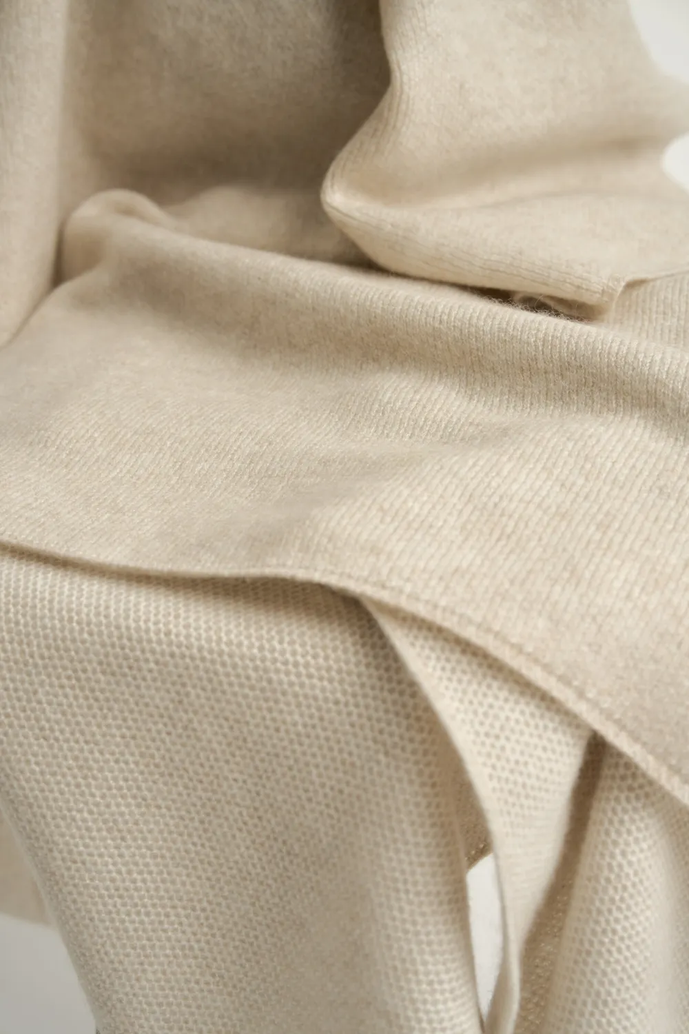 Oyuna Mandu Travel Throw Decke Feather Ivory