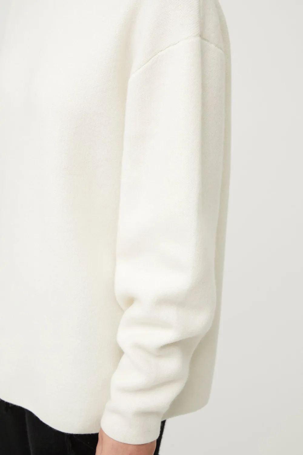 Oyuna Axa Pullover Ivory Oversize