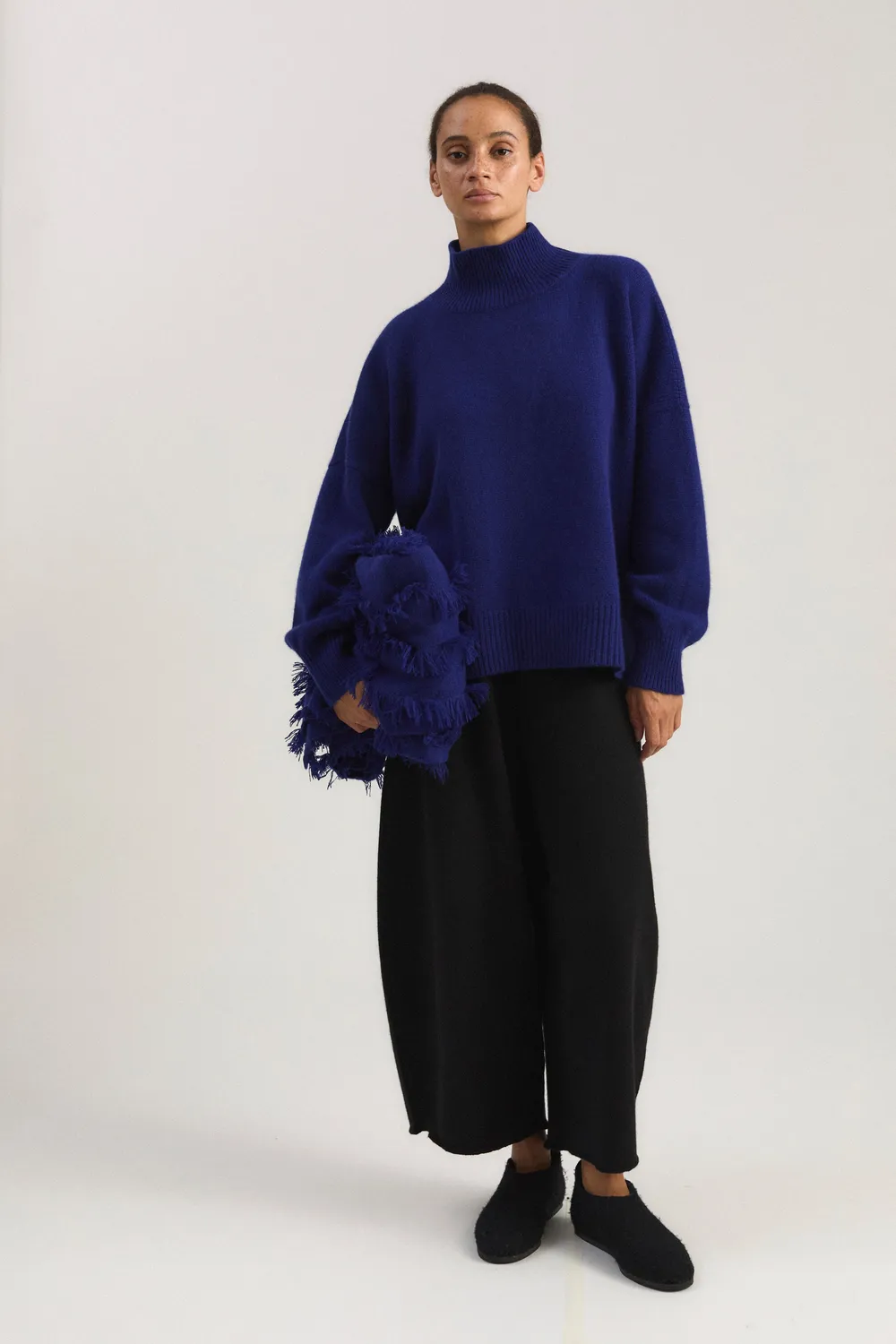 Oyuna Kaila Pullover Ink Grobstrick Stehkragen