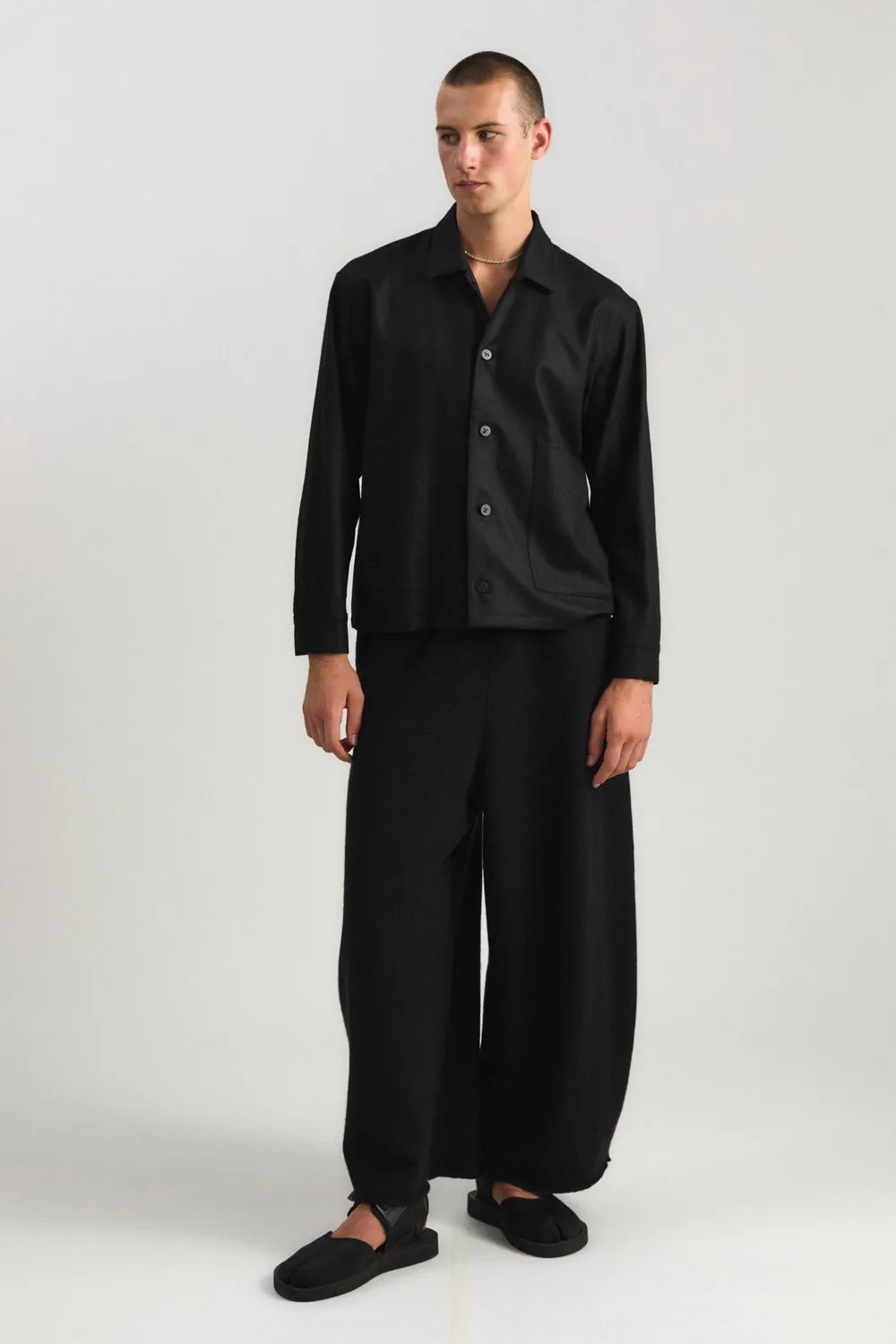Oyuna Taru Hemdjacke Nero aus Kaschmir