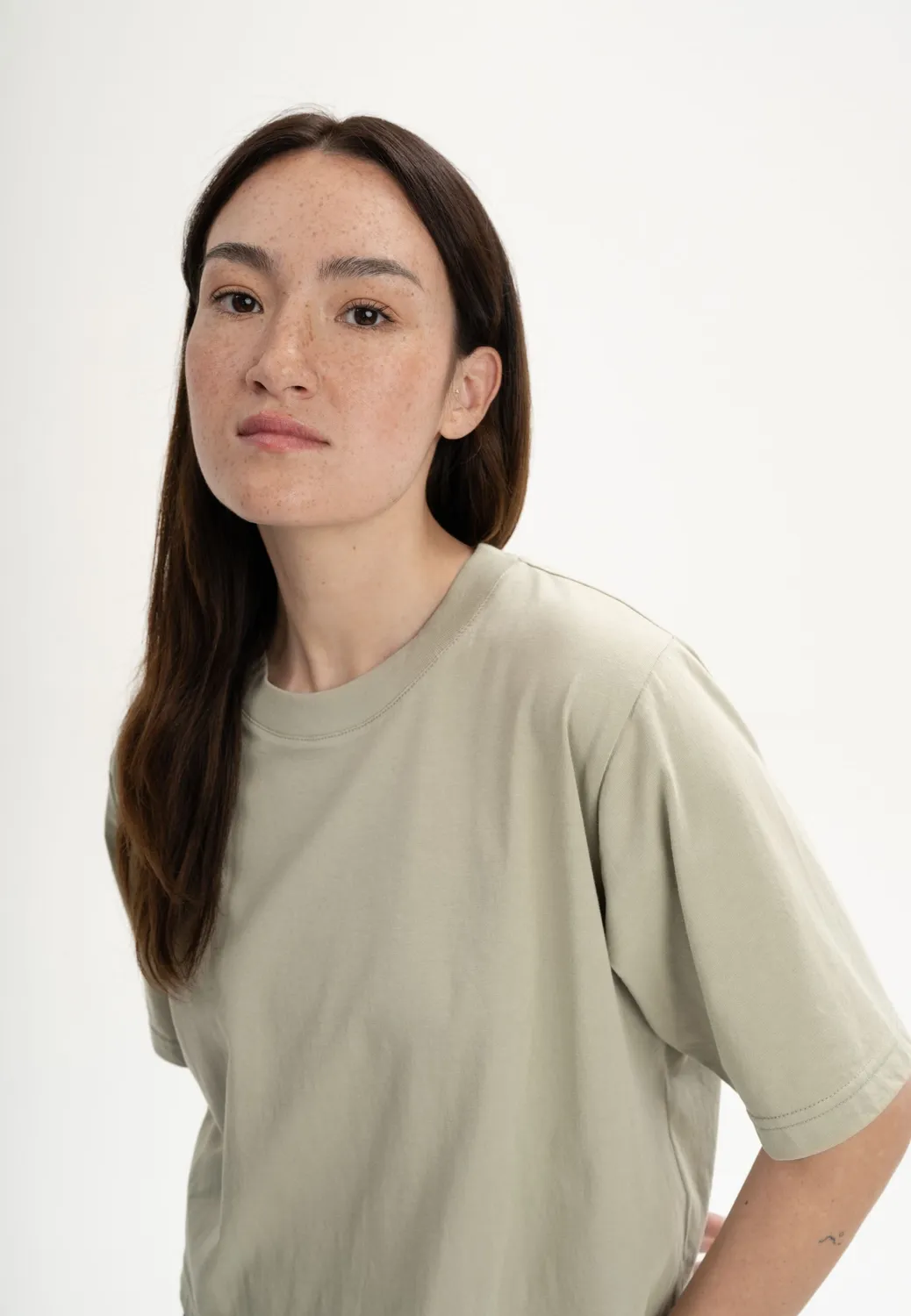 MELA DESNA Cropped T-Shirt weiß Bio-Baumwolle