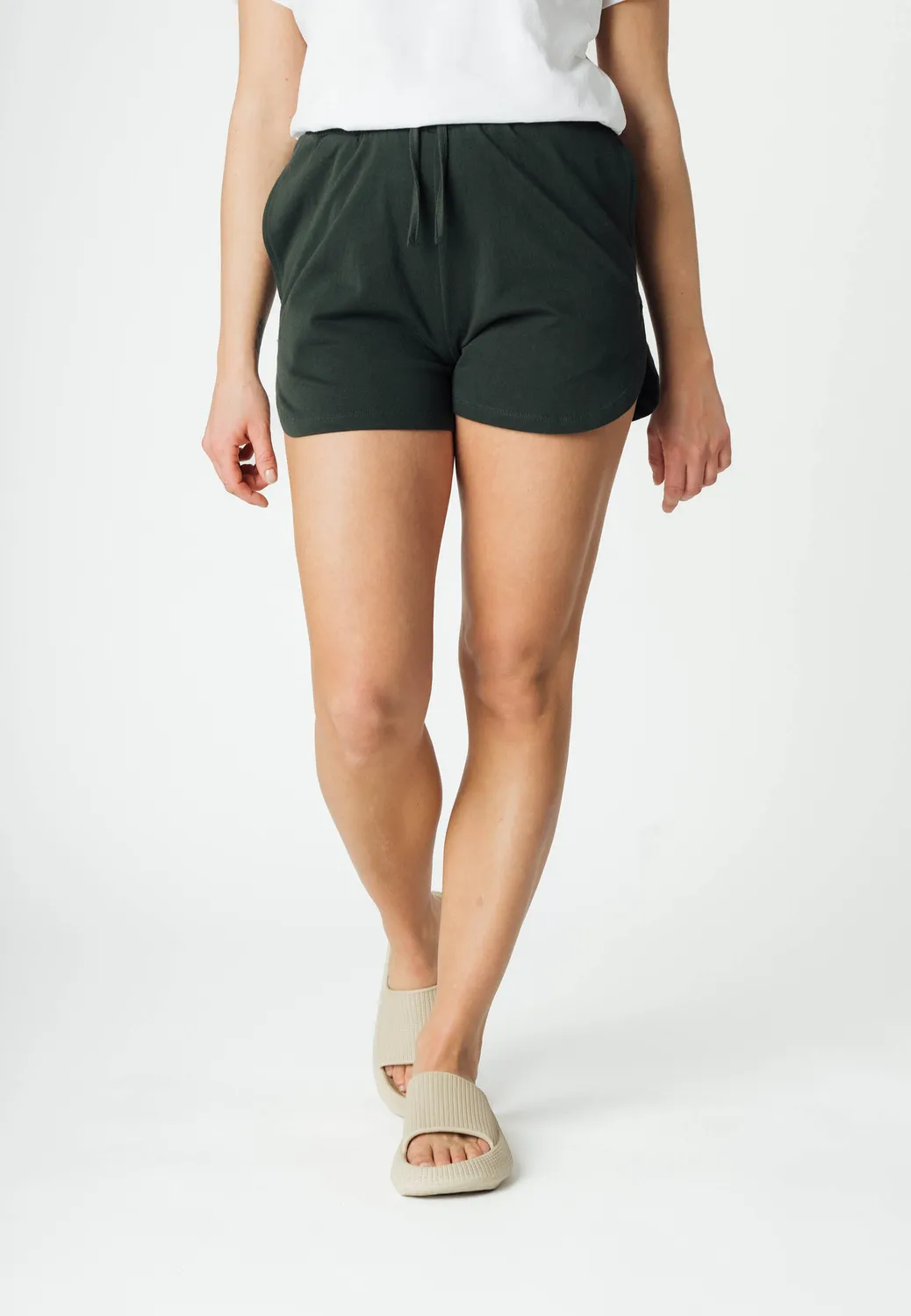 MELA Style SUNYATA Jersey Shorts schwarz aus Bio-Baumwolle