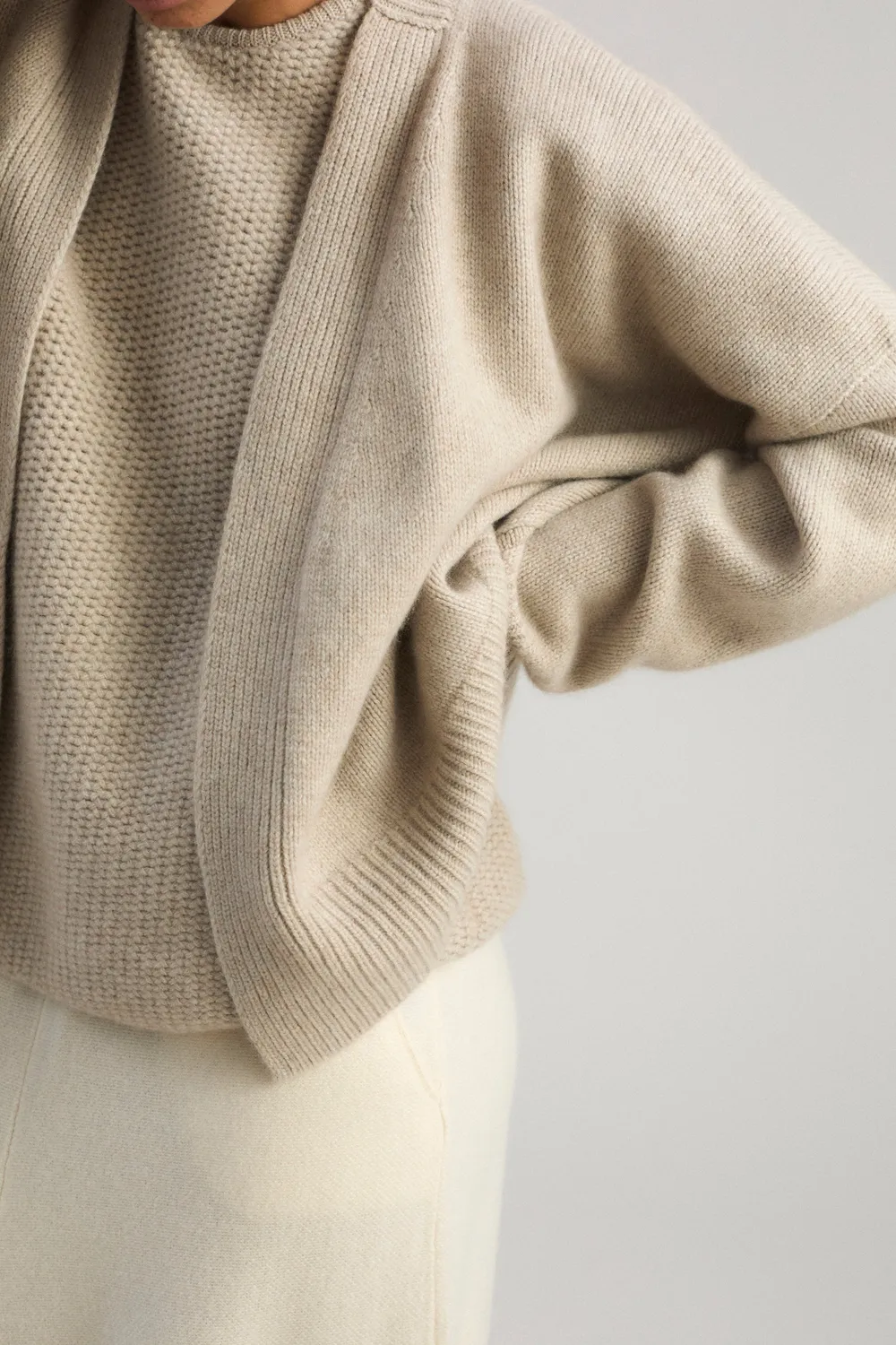 Oyuna Aire Cardigan Feather Grobstrick