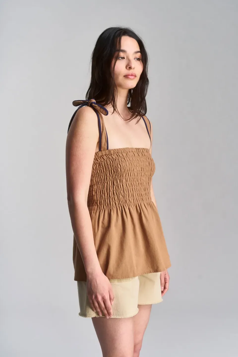 KOMODO Gaia Top Tan Seersucker Bio-Baumwolle