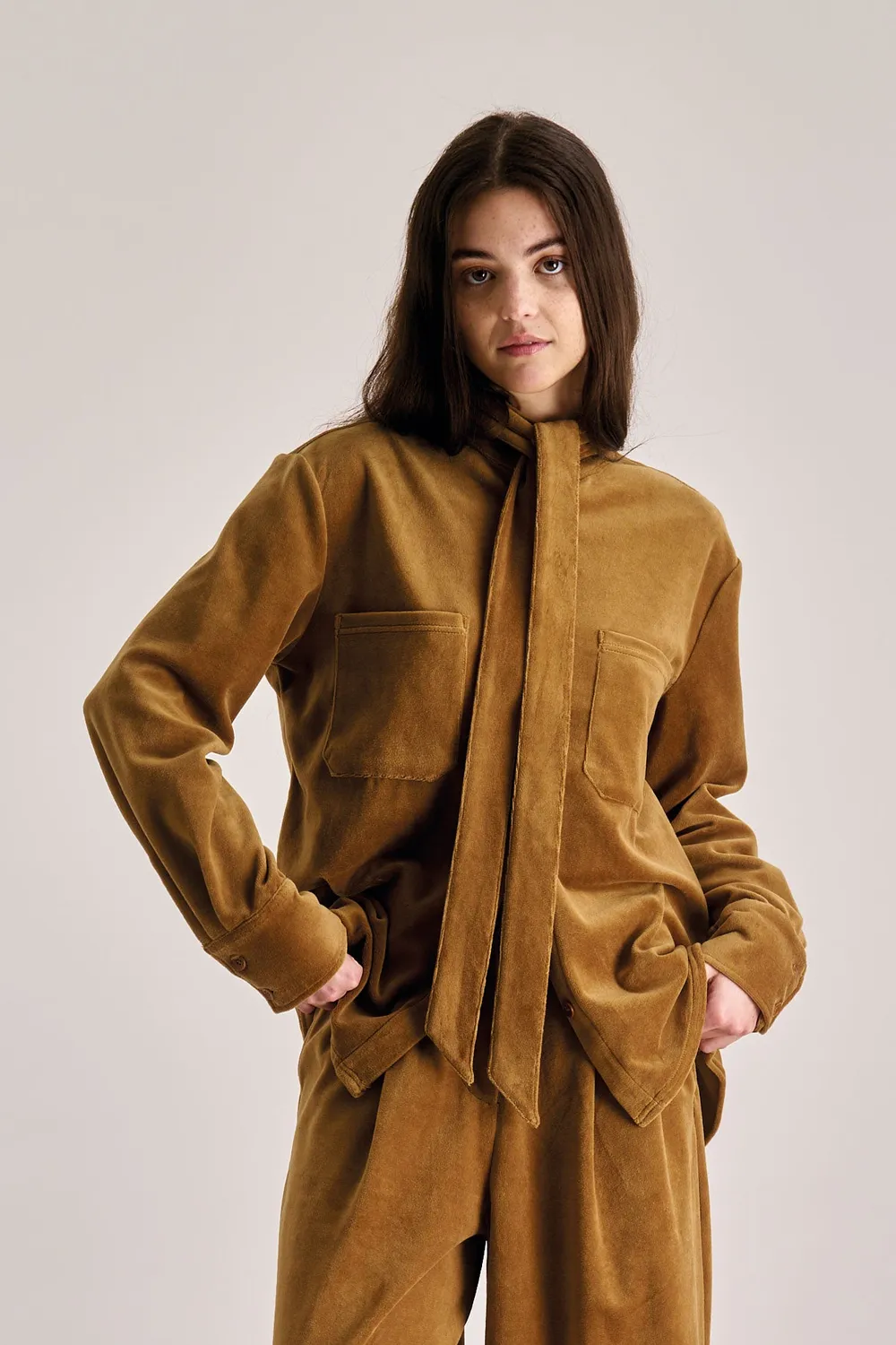 Komodo Ford Velvet Top oliv Samt-Top