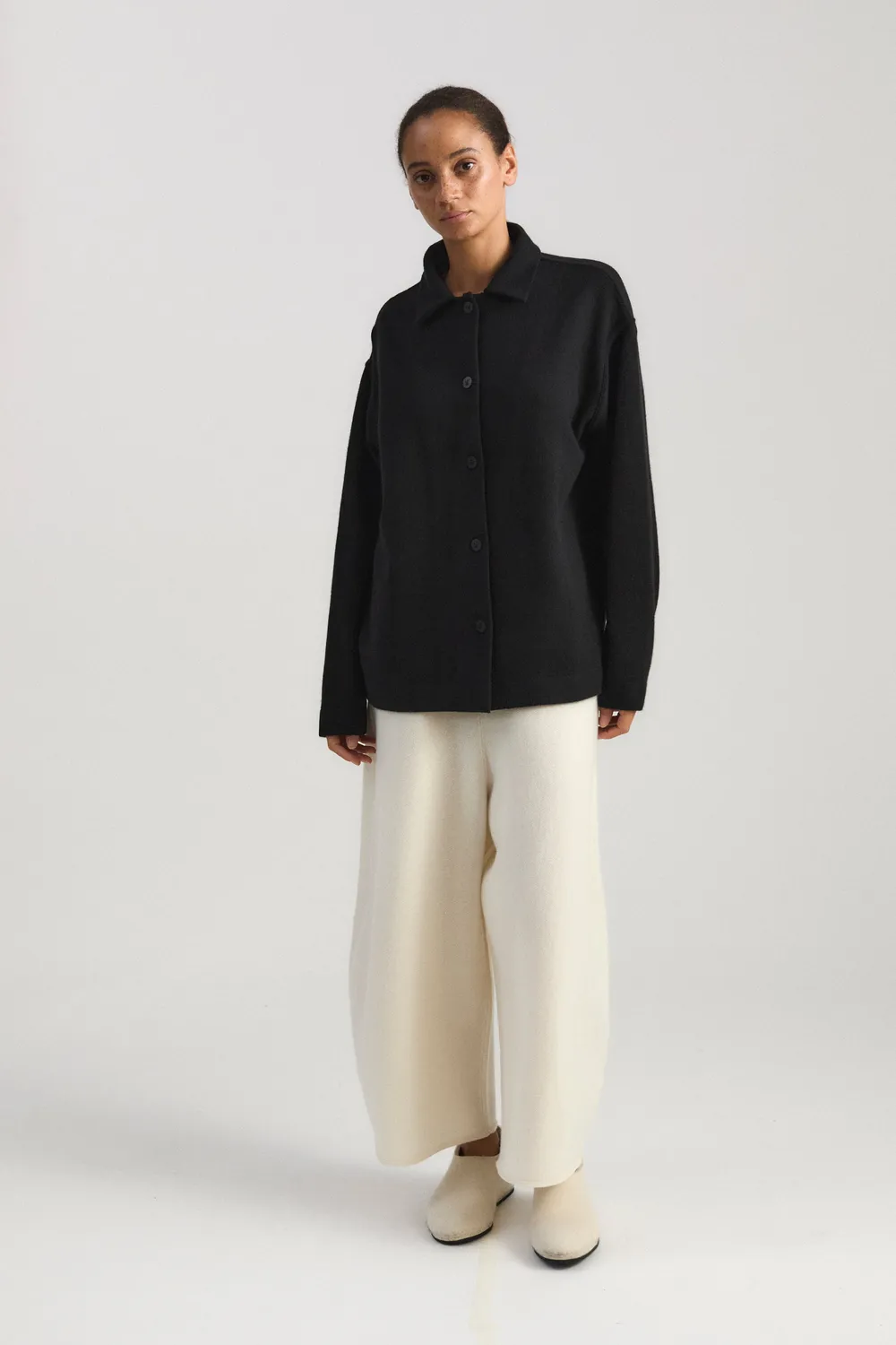Oyuna Sinai Jacke Schwarz Wendestrick Cashmere