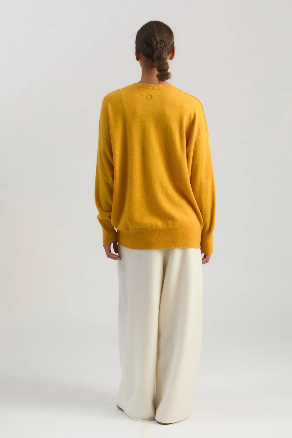 Oyuna Borte Pullover Amber orange aus Cashmere oversize