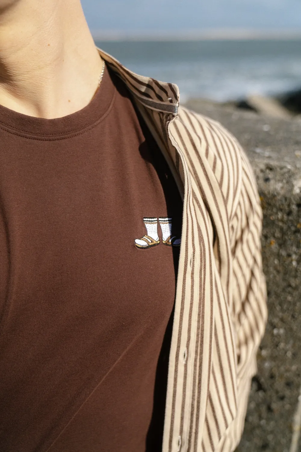 LAKOR Mini Socks & Sandals T-Shirt Chicory Coffee
