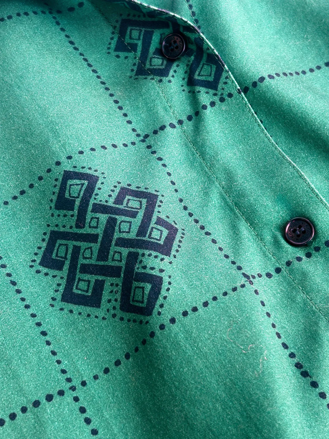 KOMODO ZORIA ETERNAL KNOT Bluse Grün Tencel