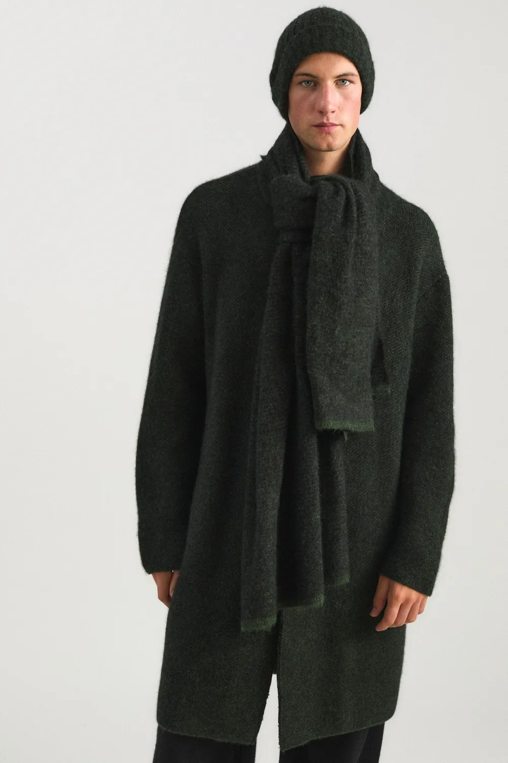 Oyuna Orb Mütze Pine Jet Cashmere-Seide