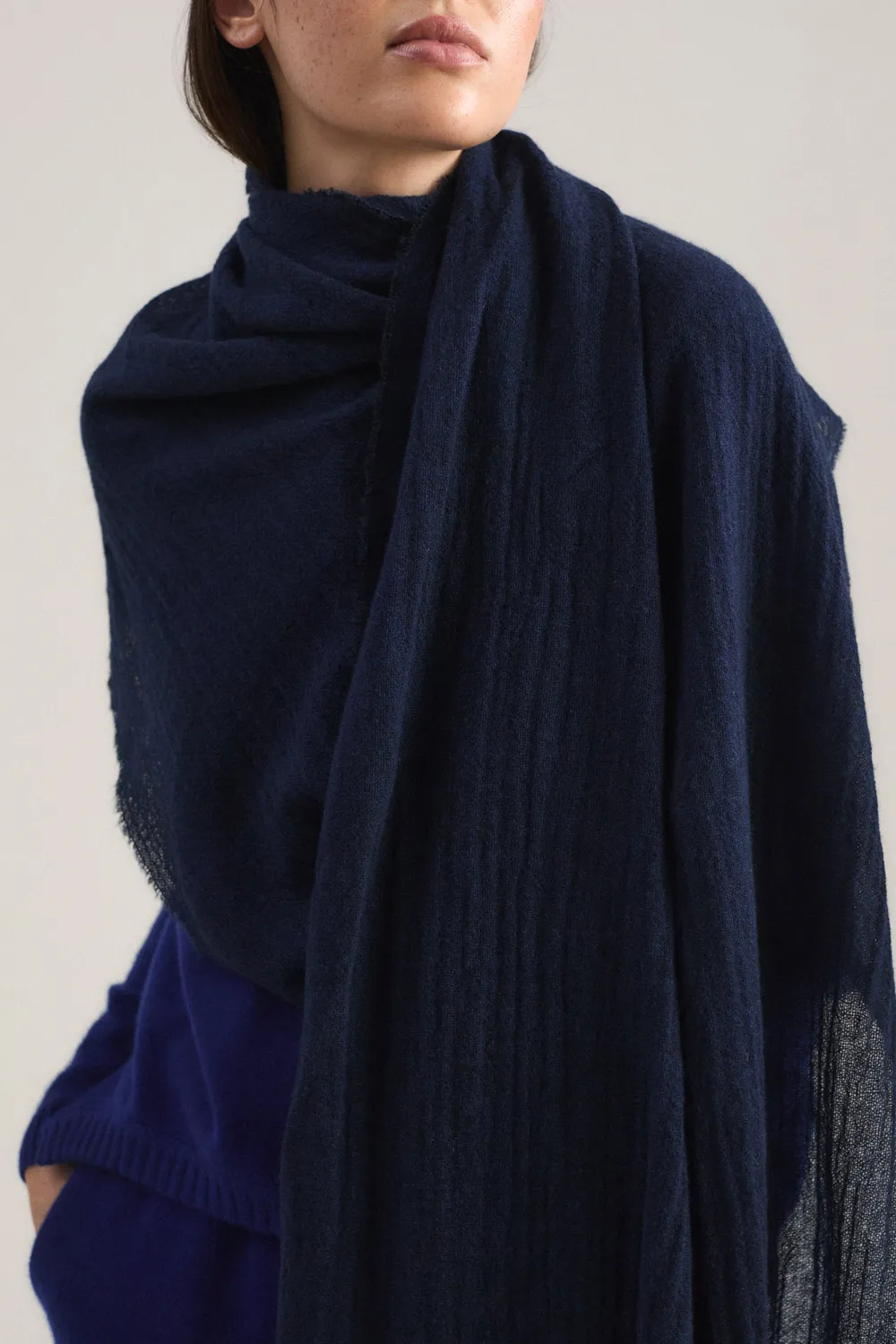 Oyuna Sera Schal Indigo aus Cashmere