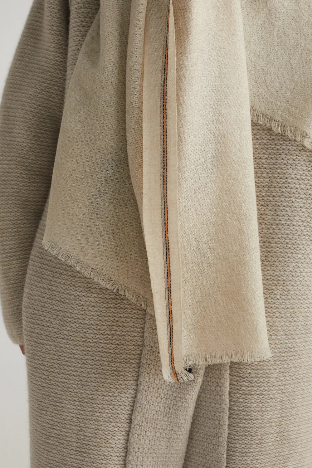 Oyuna Komo Wrap Beige Decke Cashmere Streifen