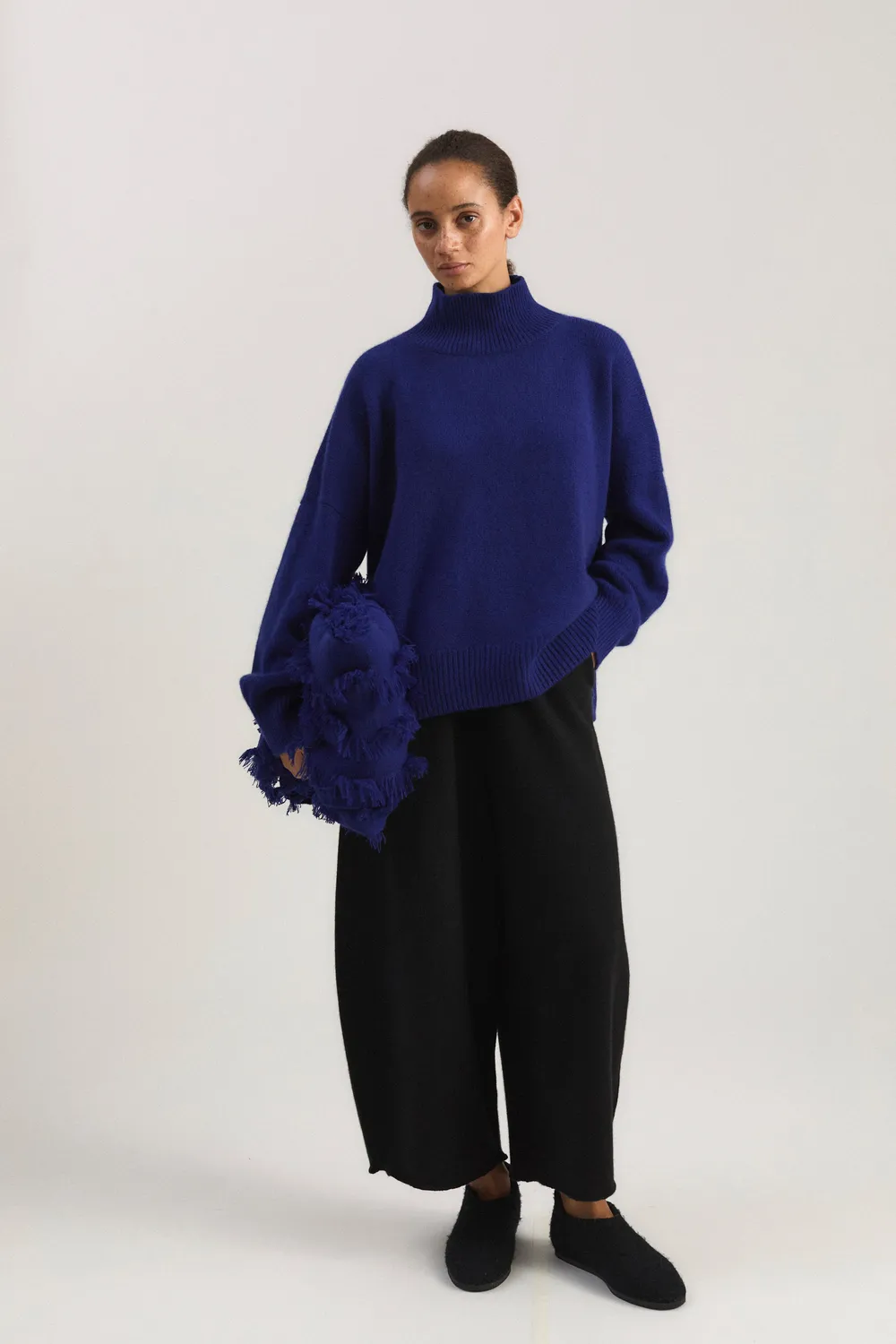 Oyuna Kaila Pullover Ink Grobstrick Stehkragen