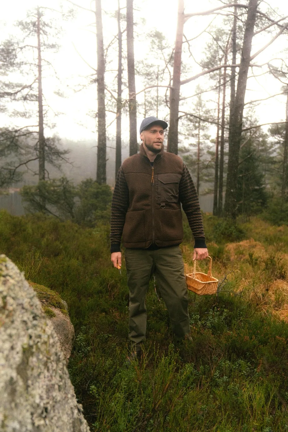 LAKOR Faroese Fisher Knit Navy Brown Wollpullover