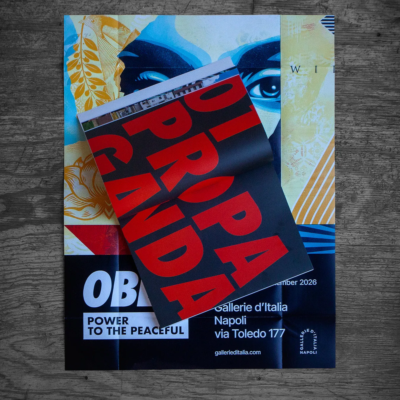 Obey Power to the Peaceful Buch 30 x 40 cm