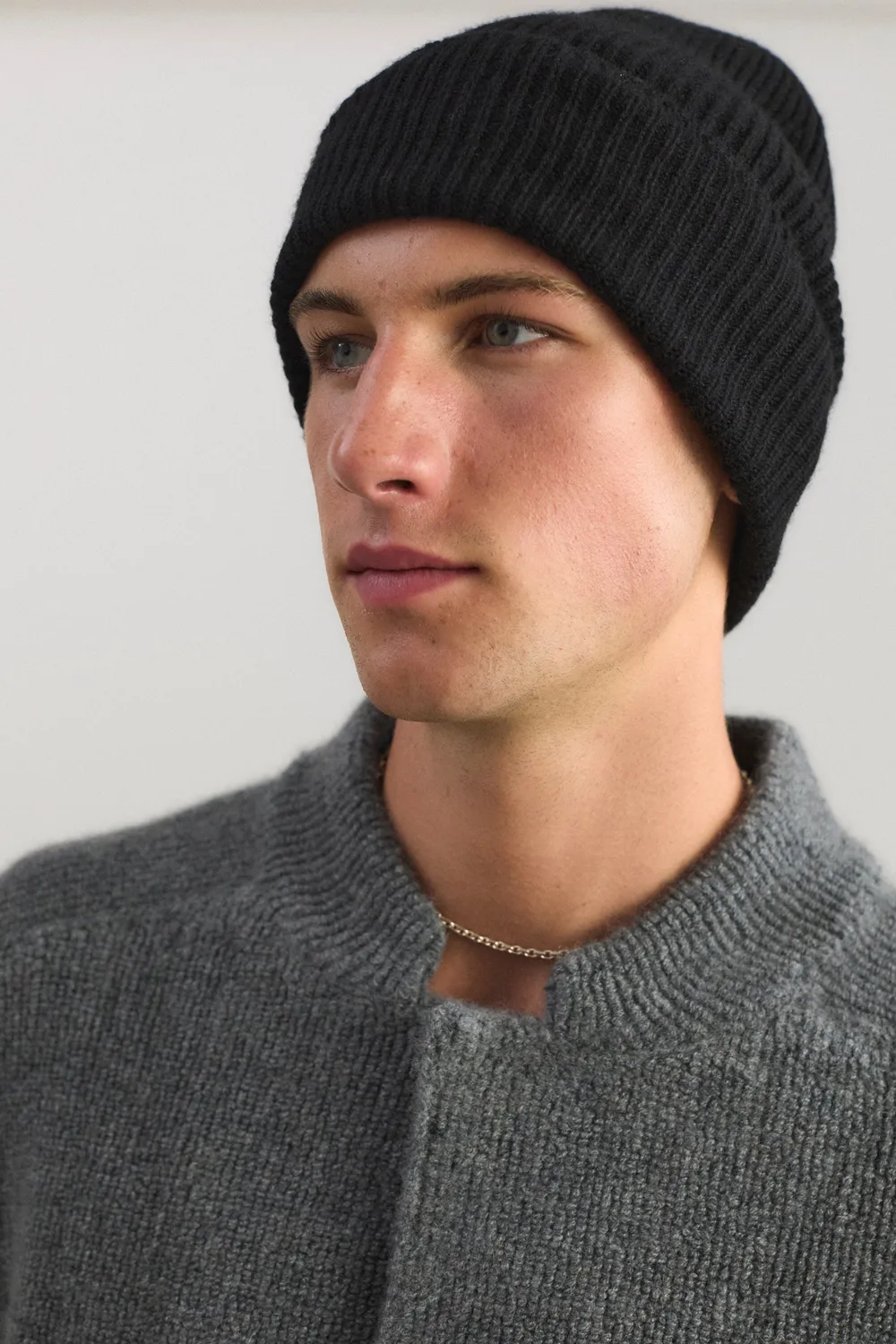 Oyuna Sol Mütze Schwarz Cashmere Rippstrick