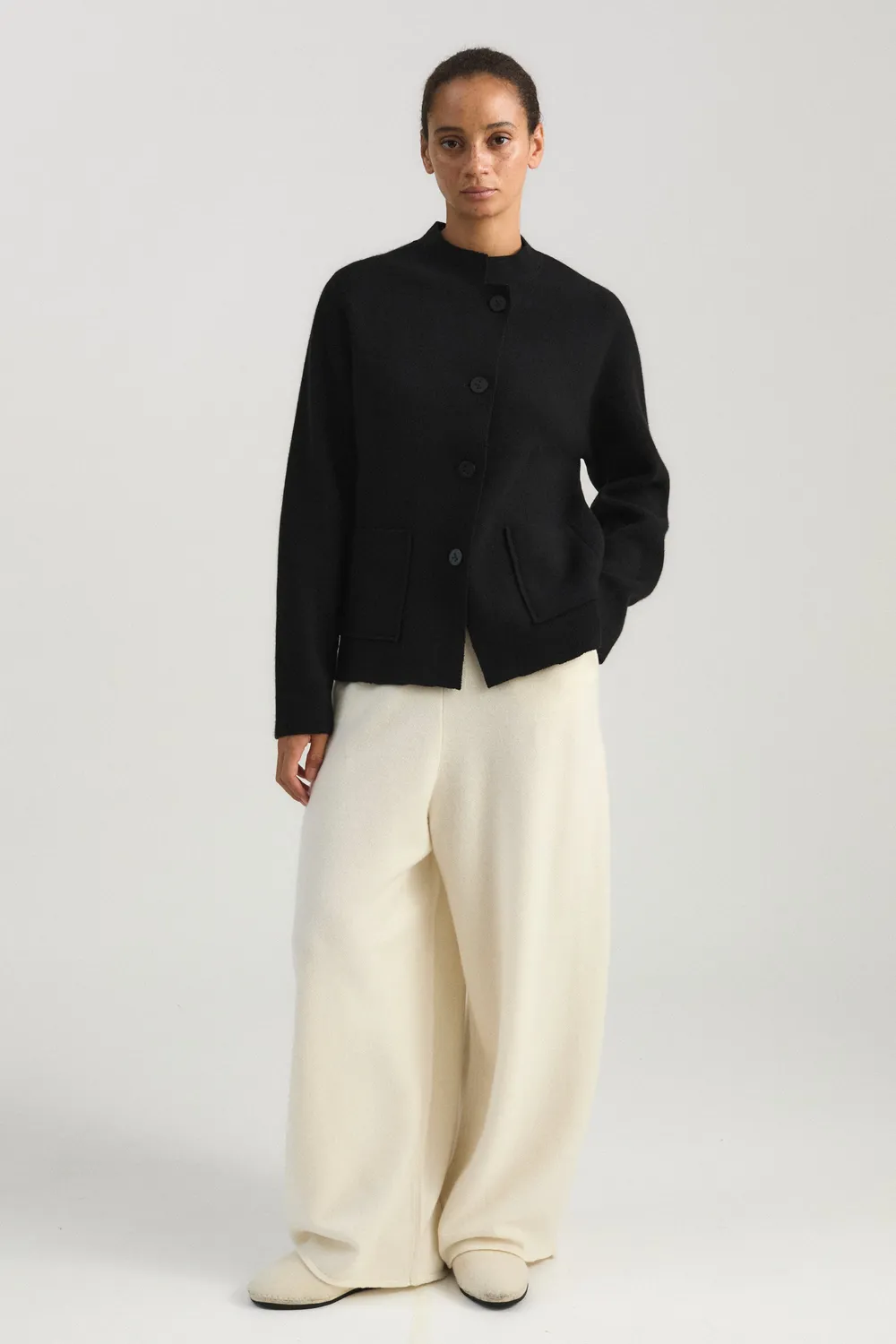 Oyuna Niaza Jacke Black wendbar