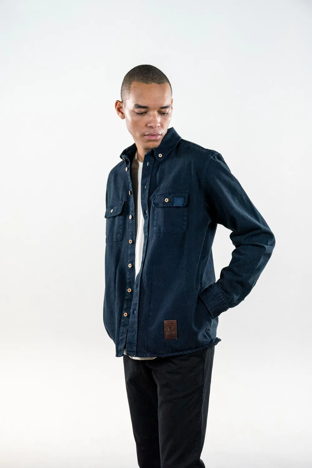 LAKOR Knokkel Overshirt Navy Kokosknöpfe