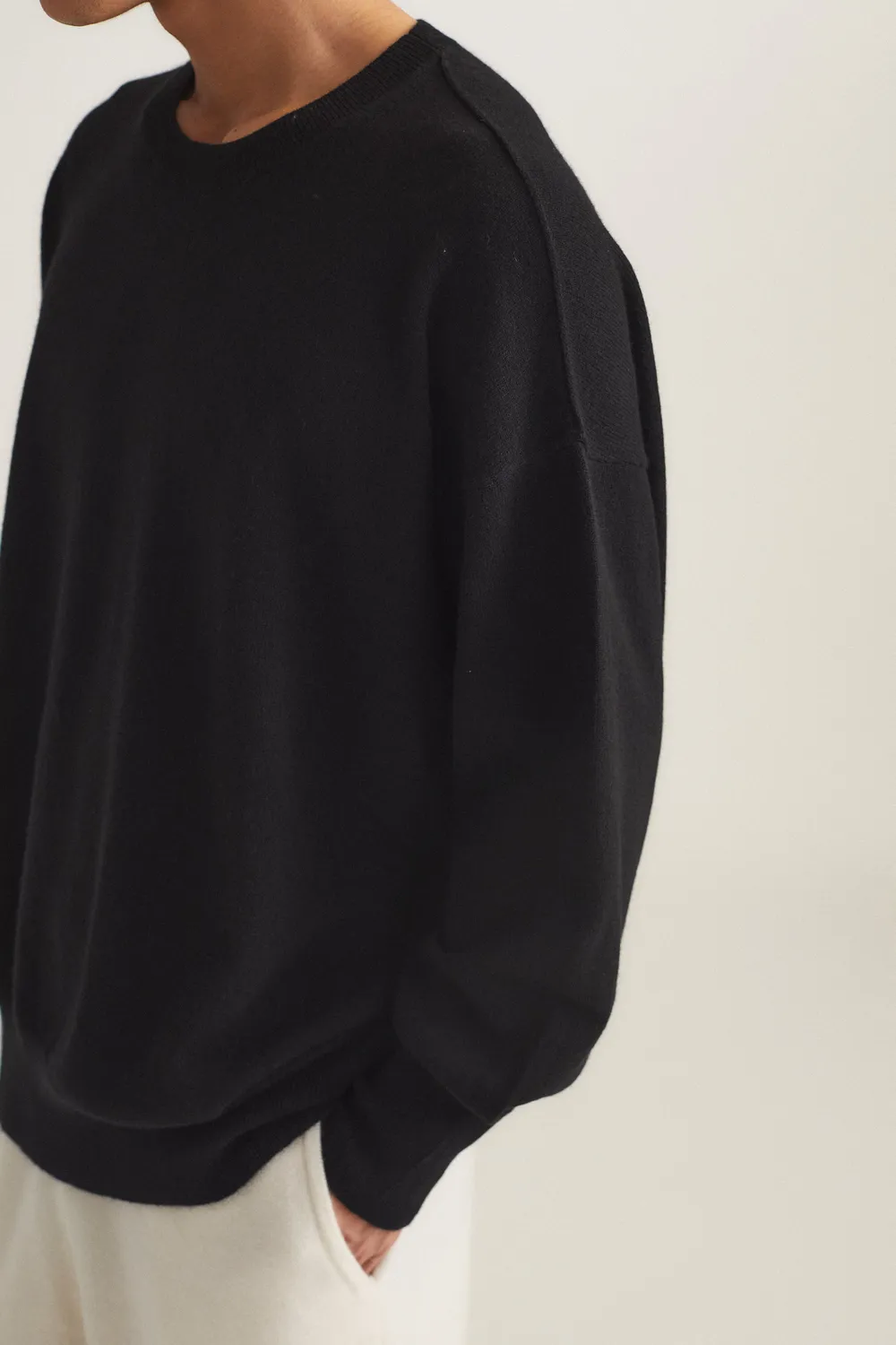 Oyuna Borte Pullover Schwarz Kaschmir Rundhals