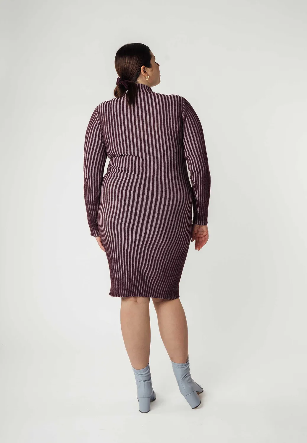 MELA SHIVANI Rippstrickkleid dunkelbraun Bio-Baumwolle