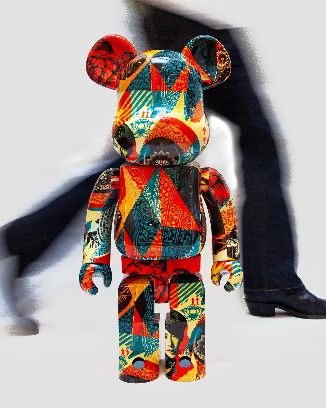 Obey Collage Bearbrick 1000% Vinylfigur signierte Box