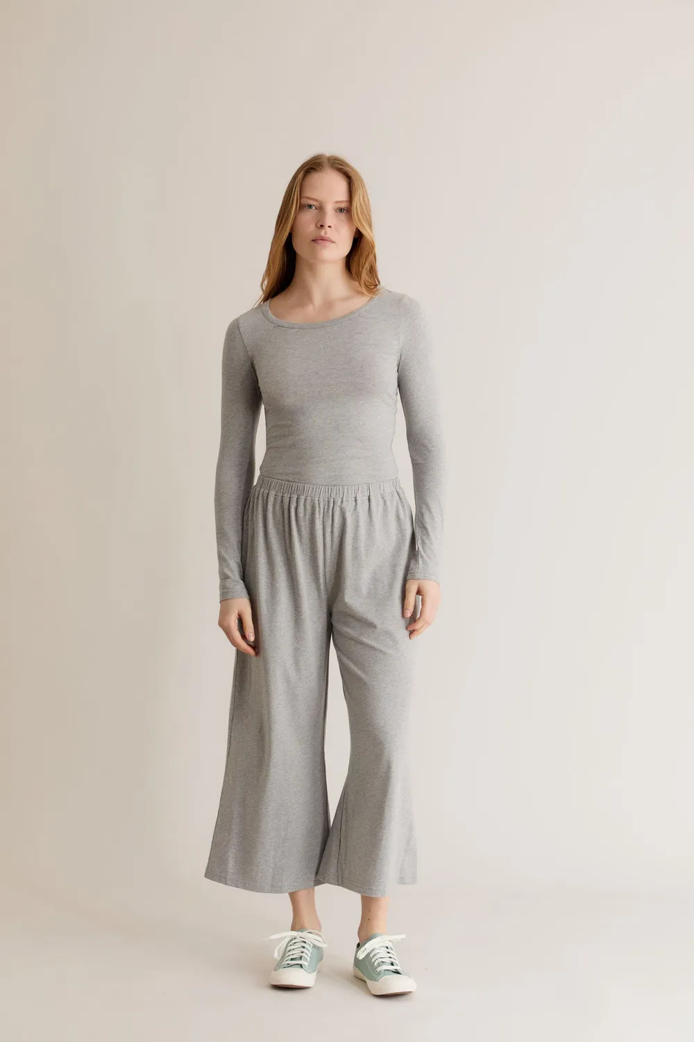 Komodo Darcey Top Grau Bio-Baumwolle Basic langarm