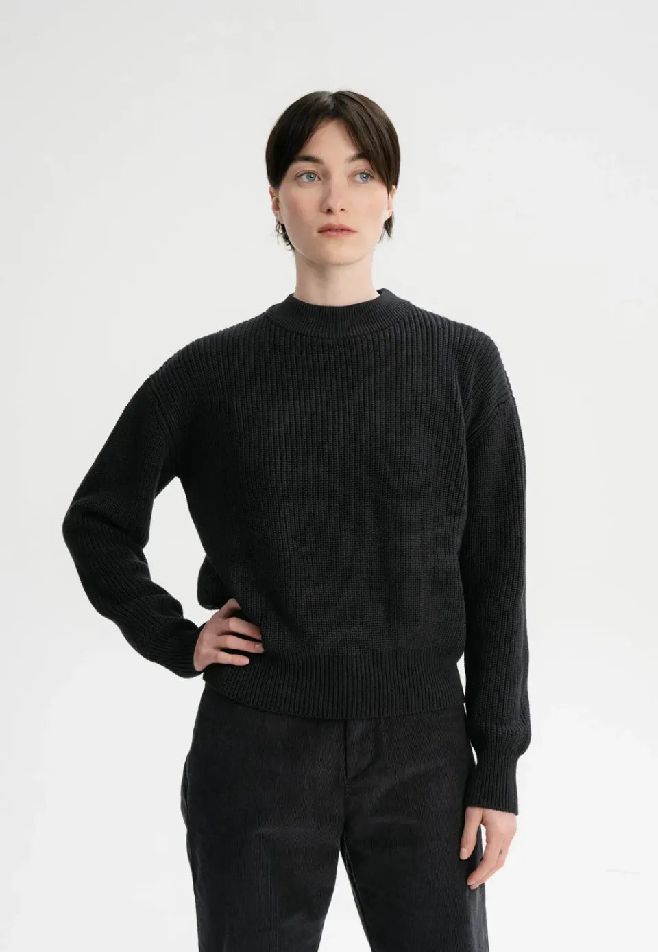 MELA MANIKA Pullover schwarz aus Bio-Baumwolle