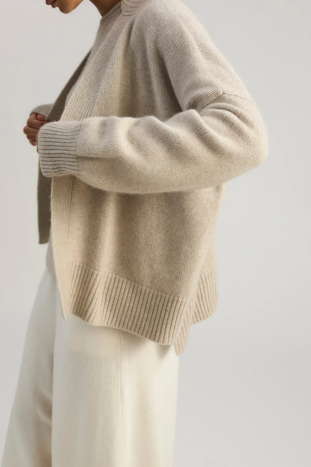 Oyuna Aire Cardigan Feather Grobstrick