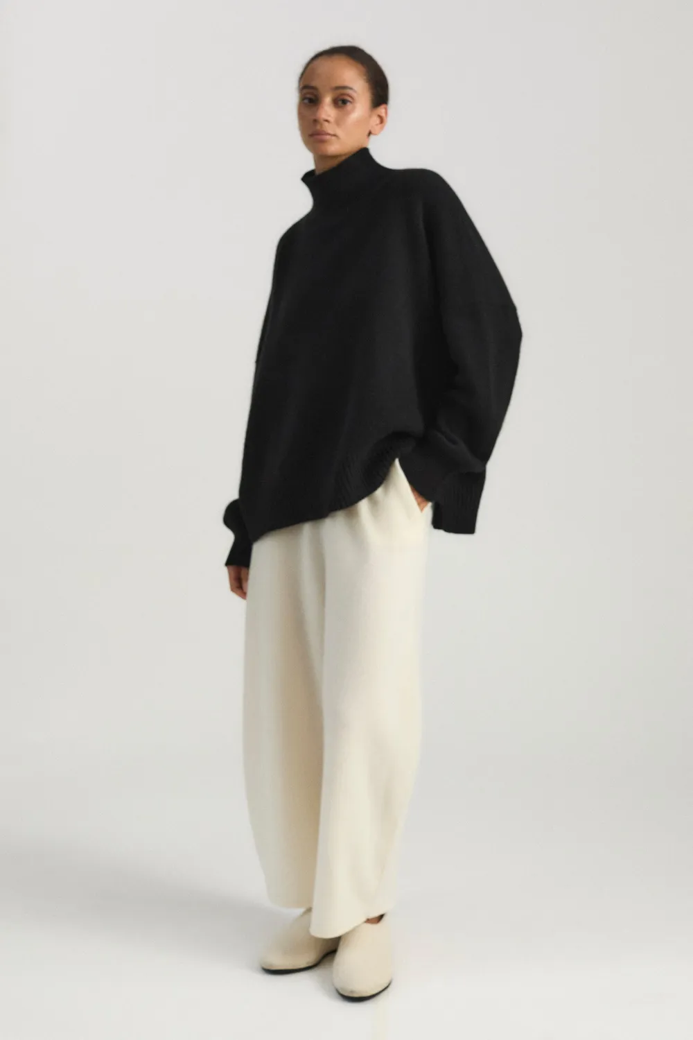 Oyuna Kaila Sweater Pullover Black grob gestrickt
