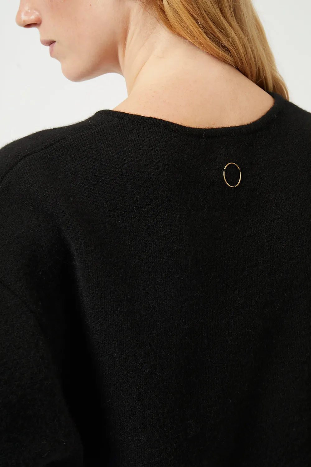 Oyuna Axa Pullover Schwarz Damen Oversize