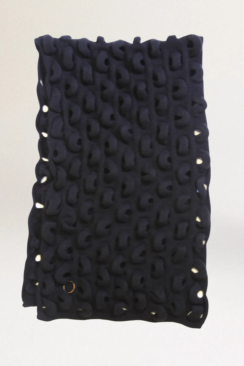 Oyuna Nodo Schal Black strukturierter Neckwarmer