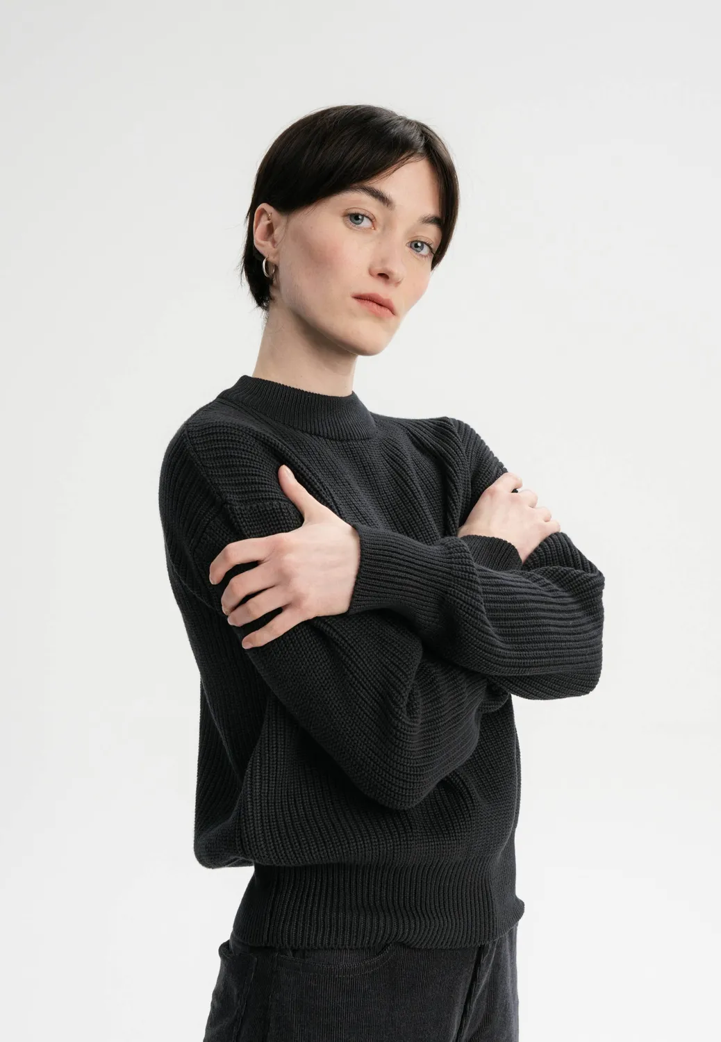 MELA MANIKA Pullover schwarz aus Bio-Baumwolle