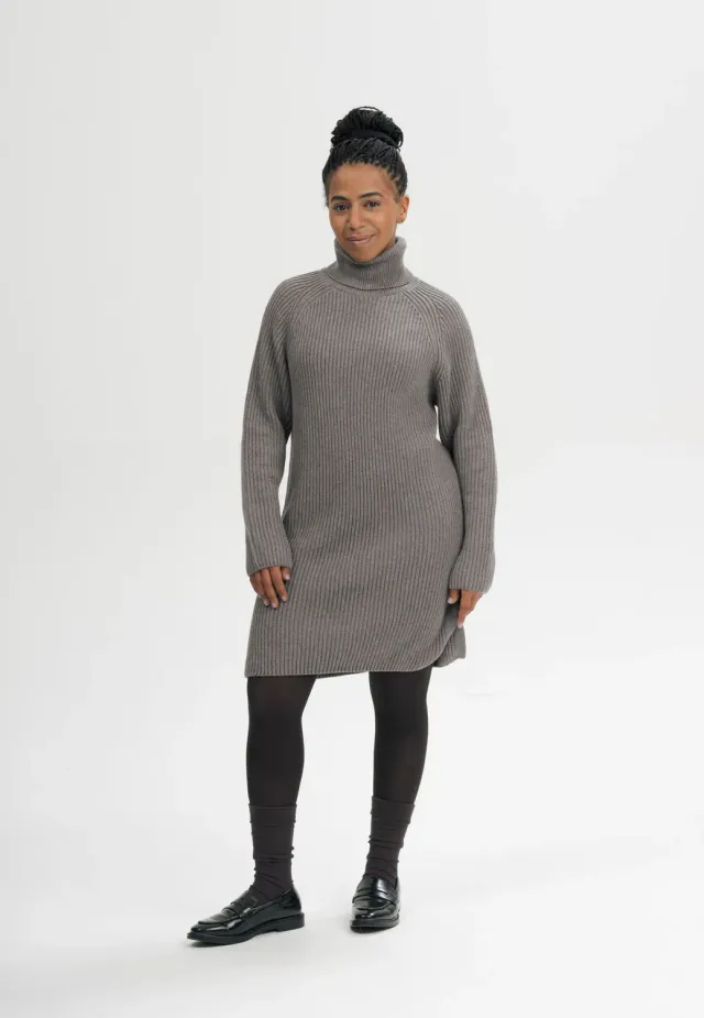 MELA ARUNIKA Strickkleid schwarz aus Bio-Baumwolle