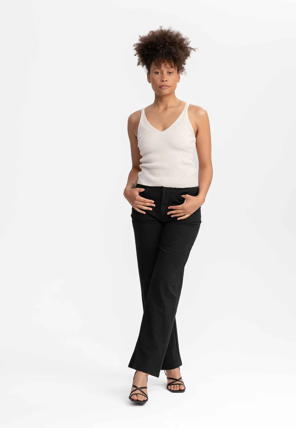 MELA RHADA V-Neck Strick Top spring melange Bio-Baumwolle