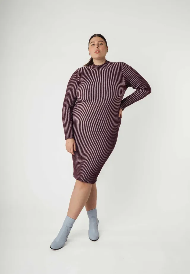 MELA SHIVANI Rippstrickkleid dunkelbraun Bio-Baumwolle