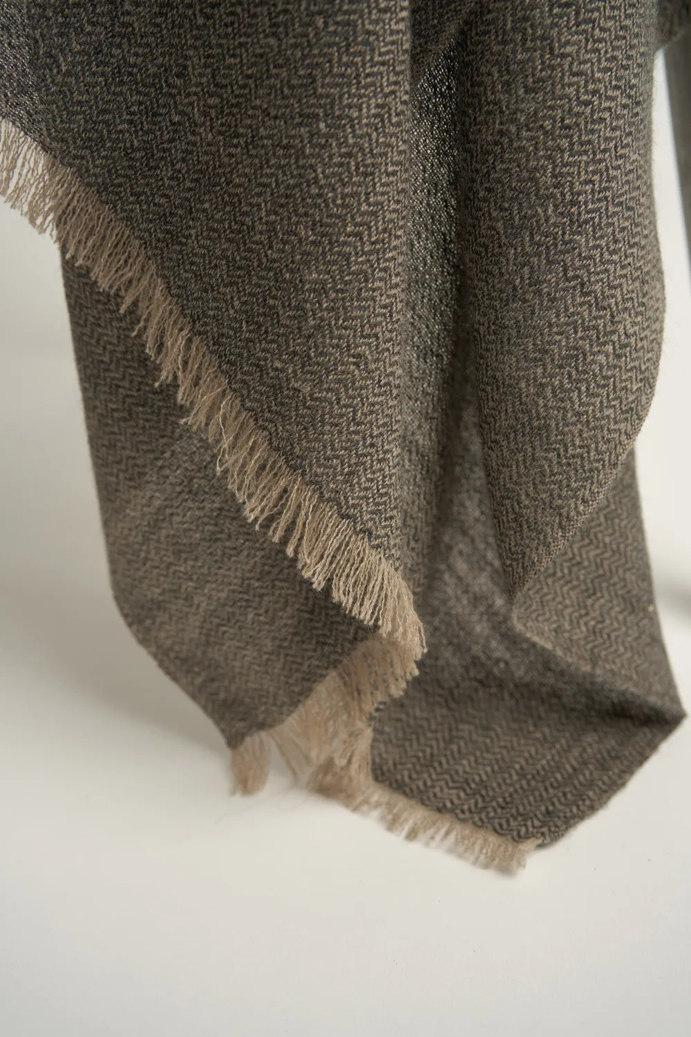 Oyuna Saan Reisedecke Kaschmir Charcoal Taupe