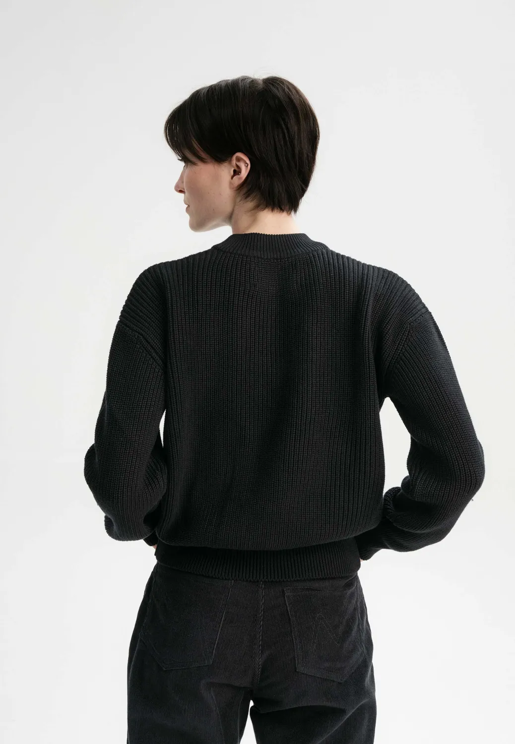 MELA MANIKA Pullover schwarz aus Bio-Baumwolle
