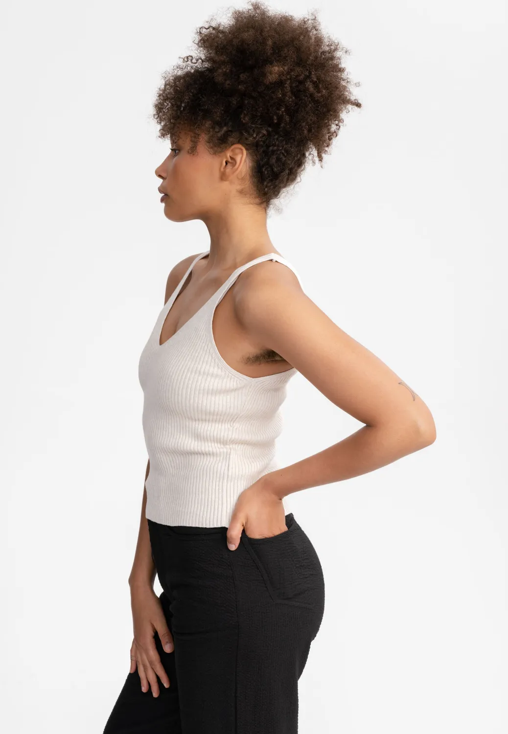 MELA RHADA V-Neck Strick Top spring melange Bio-Baumwolle